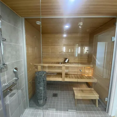 Apartment Spacious For 4 With Sauna